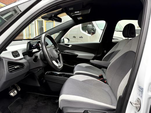 Volkswagen ID.3 First Plus 58 kWh SOH 90.7%, Camera, Trekhaak, 19''Lmv ActivLease financial lease