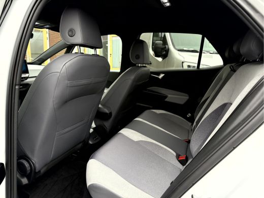 Volkswagen ID.3 First Plus 58 kWh SOH 90.7%, Camera, Trekhaak, 19''Lmv ActivLease financial lease