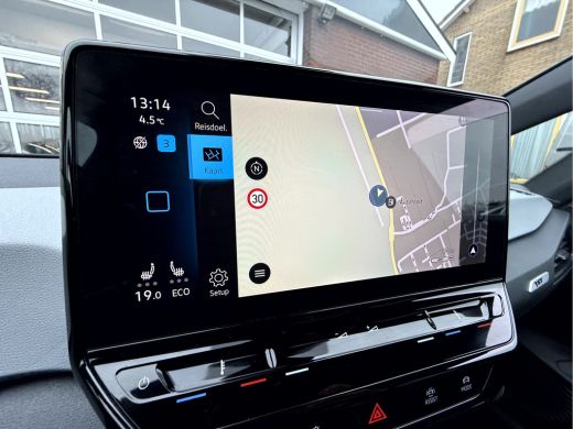 Volkswagen ID.3 First Plus 58 kWh SOH 90.7%, Camera, Trekhaak, 19''Lmv ActivLease financial lease