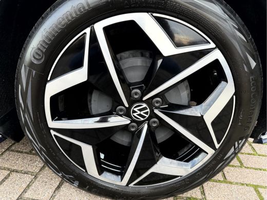 Volkswagen ID.3 First Plus 58 kWh SOH 92.8%, Camera, Trekhaak, 19''Lmv ActivLease financial lease