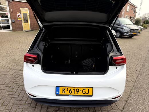 Volkswagen ID.3 First Plus 58 kWh SOH 92.8%, Camera, Trekhaak, 19''Lmv ActivLease financial lease