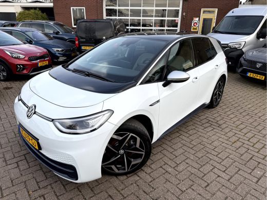 Volkswagen ID.3 First Plus 58 kWh SOH 92.8%, Camera, Trekhaak, 19''Lmv ActivLease financial lease