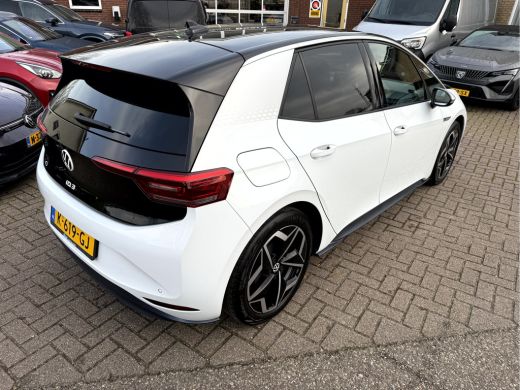 Volkswagen ID.3 First Plus 58 kWh SOH 92.8%, Camera, Trekhaak, 19''Lmv ActivLease financial lease