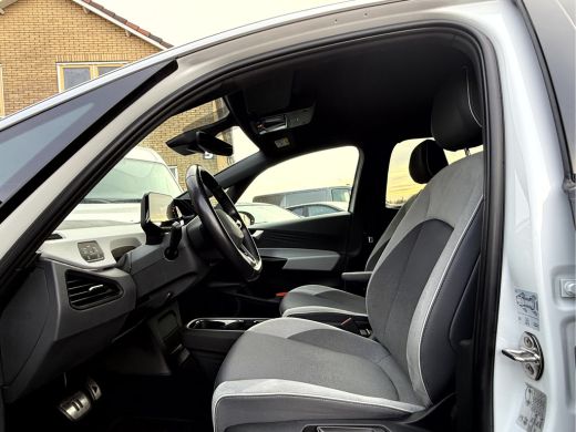 Volkswagen ID.3 First Plus 58 kWh SOH 92.8%, Camera, Trekhaak, 19''Lmv ActivLease financial lease