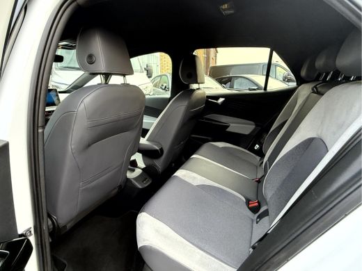 Volkswagen ID.3 First Plus 58 kWh SOH 92.8%, Camera, Trekhaak, 19''Lmv ActivLease financial lease