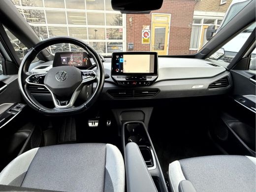 Volkswagen ID.3 First Plus 58 kWh SOH 92.8%, Camera, Trekhaak, 19''Lmv ActivLease financial lease