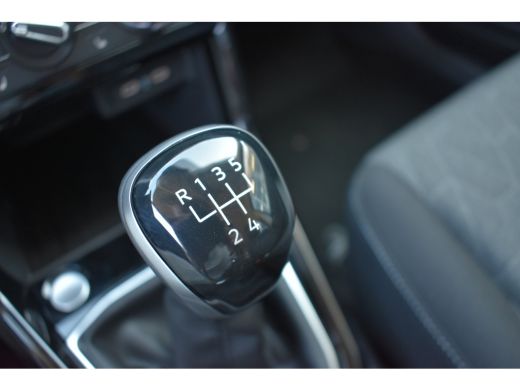 Volkswagen T-Cross Life Edition | 'App-Connect' draadloze smartphone integratie | 4 jaar garantie | Achteruitrijcame... ActivLease financial lease