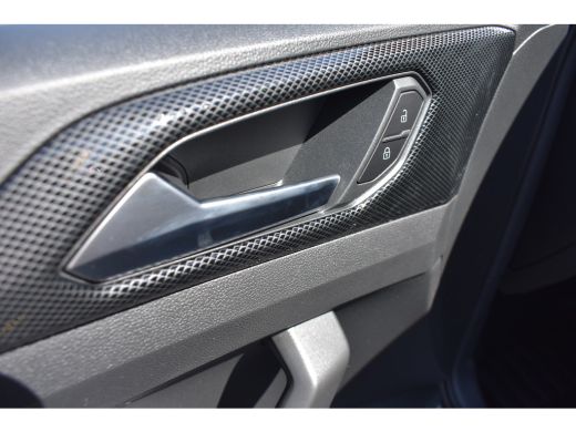 Volkswagen T-Cross Life Edition | 'App-Connect' draadloze smartphone integratie | 4 jaar garantie | Achteruitrijcame... ActivLease financial lease