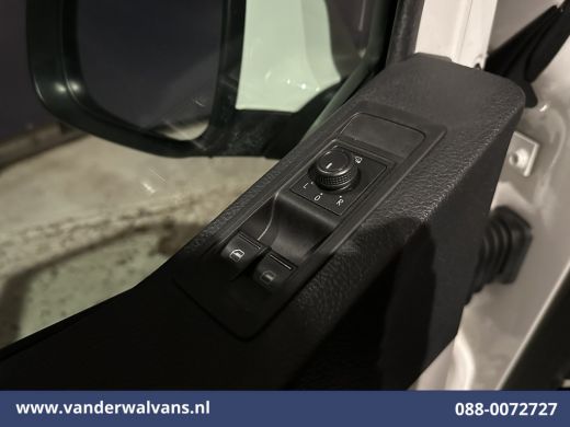 Volkswagen Transporter 2.0 TDI L2H1 Euro6 Airco | Camera | Apple Carplay | Trekhaak | Cruisecontrol Android Auto, Bijrij... ActivLease financial lease