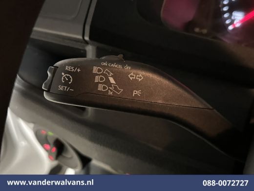 Volkswagen Transporter 2.0 TDI L2H1 Euro6 Airco | Camera | Apple Carplay | Trekhaak | Cruisecontrol Android Auto, Bijrij... ActivLease financial lease