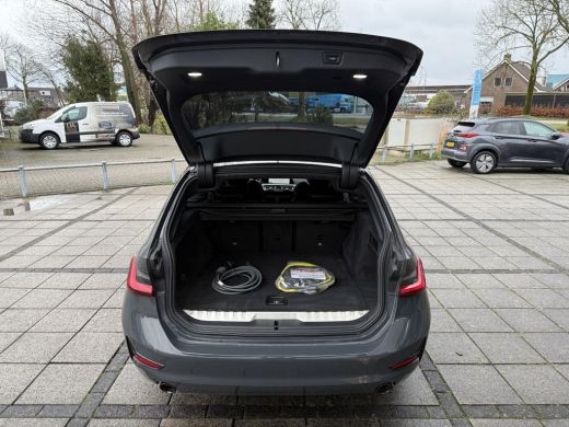 BMW 3 Serie Touring 320e Aut. Business Ed. Plus | Navi | Camera | Leder | Dravit Grau | ActivLease financial lease