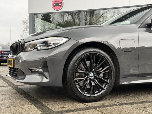 BMW 3 Serie Touring 320e Aut. Business Ed. Plus | Navi | Camera | Leder | Dravit Grau | ActivLease financial lease