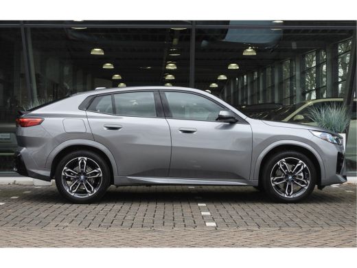 BMW X2 sDrive20i M Sport Automaat / Trekhaak / Sportstoelen / Achteruitrijcamera / M Adaptief onderstel ... ActivLease financial lease