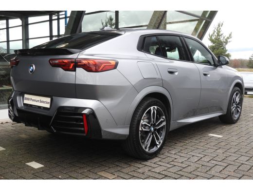 BMW X2 sDrive20i M Sport Automaat / Trekhaak / Sportstoelen / Achteruitrijcamera / M Adaptief onderstel ... ActivLease financial lease