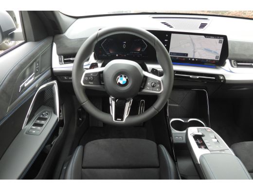 BMW X2 sDrive20i M Sport Automaat / Trekhaak / Sportstoelen / Achteruitrijcamera / M Adaptief onderstel ... ActivLease financial lease