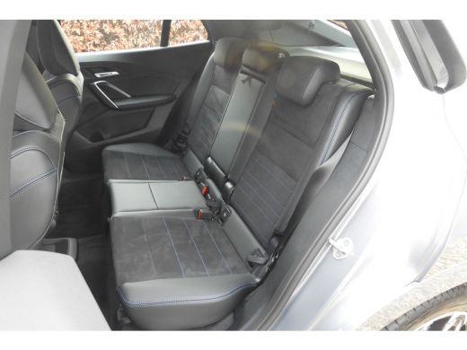 BMW X2 sDrive20i M Sport Automaat / Trekhaak / Sportstoelen / Achteruitrijcamera / M Adaptief onderstel ... ActivLease financial lease