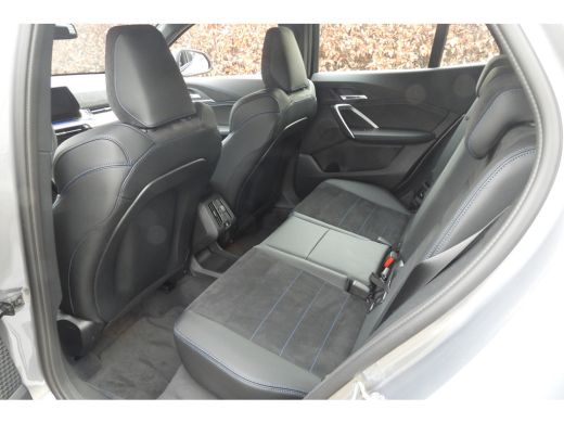 BMW X2 sDrive20i M Sport Automaat / Trekhaak / Sportstoelen / Achteruitrijcamera / M Adaptief onderstel ... ActivLease financial lease