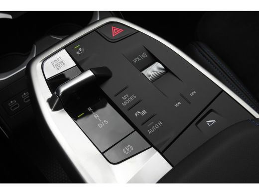 BMW X2 sDrive20i M Sport Automaat / Trekhaak / Sportstoelen / Achteruitrijcamera / M Adaptief onderstel ... ActivLease financial lease