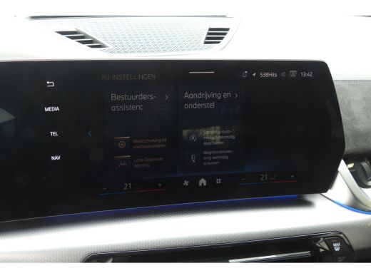 BMW X2 sDrive20i M Sport Automaat / Trekhaak / Sportstoelen / Achteruitrijcamera / M Adaptief onderstel ... ActivLease financial lease