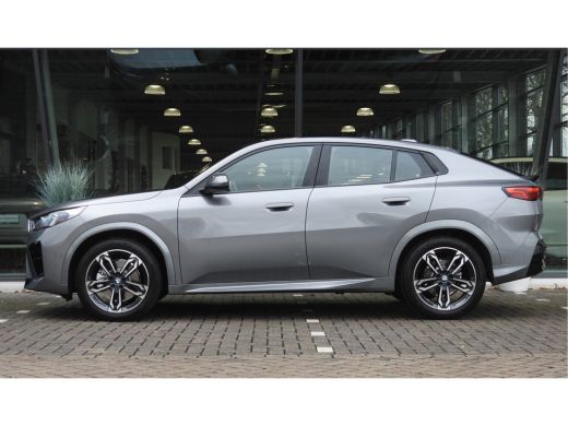 BMW X2 sDrive20i M Sport Automaat / Trekhaak / Sportstoelen / Achteruitrijcamera / M Adaptief onderstel ... ActivLease financial lease
