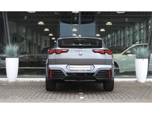 BMW X2 sDrive20i M Sport Automaat / Trekhaak / Sportstoelen / Achteruitrijcamera / M Adaptief onderstel ... ActivLease financial lease