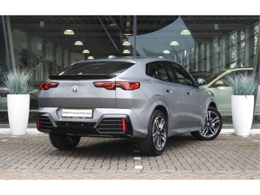 BMW X2 sDrive20i M Sport Automaat / Trekhaak / Sportstoelen / Achteruitrijcamera / M Adaptief onderstel ... ActivLease financial lease