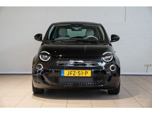 Fiat 500 La Prima 42 kWh | Camera | Climate Controle | Navigatie | Parkeersensoren | Keyless Entry & Start... ActivLease financial lease
