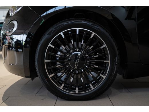 Fiat 500 La Prima 42 kWh | Camera | Climate Controle | Navigatie | Parkeersensoren | Keyless Entry & Start... ActivLease financial lease