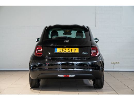 Fiat 500 La Prima 42 kWh | Camera | Climate Controle | Navigatie | Parkeersensoren | Keyless Entry & Start... ActivLease financial lease