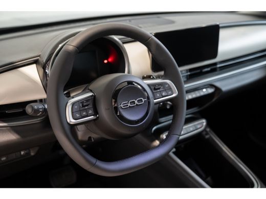 Fiat 600 1.2 145PK Hybrid La Prima | Camera | Elektrische Achterklep | Climate Controle | Navigatie | Kuns... ActivLease financial lease