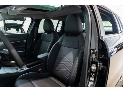 Jeep Avenger 1.2 e-Hybrid Summit | Panoramadak | Stoelverwarming & Voorruit Verwarming | El. Achterklep | Navi... ActivLease financial lease