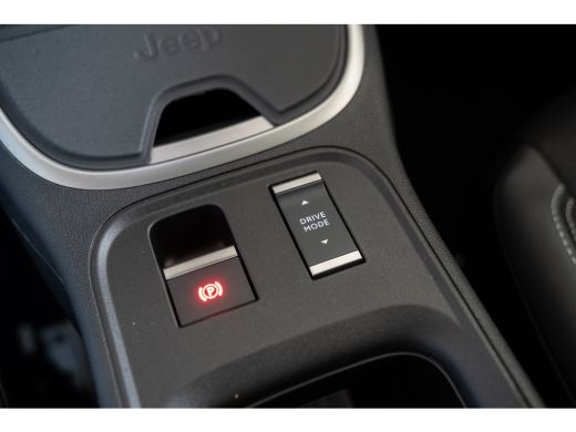 Jeep Avenger 1.2 e-Hybrid Summit | Panoramadak | Stoelverwarming & Voorruit Verwarming | El. Achterklep | Navi... ActivLease financial lease