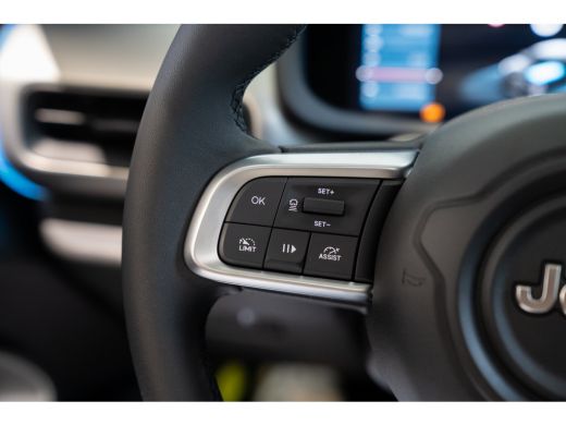 Jeep Avenger Summit 54 kWh | Panoramadak | El. Achterklep | Stoelverwarming | Navigatie | Camera | Parkeersens... ActivLease financial lease