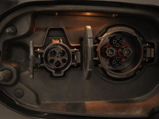 Mitsubishi Outlander 2.4 PHEV Pure+ | Trekhaak | Carplay | Leder/Alcantara | Camera | Keyless | Full LED | Climate con... ActivLease financial lease