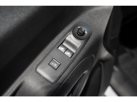 Opel Combo-e 136 L1 50kWh | 8 Jaar Garantie | Camera | Parkeersensoren | Apple Carplay & Android Auto | Laadru... ActivLease financial lease