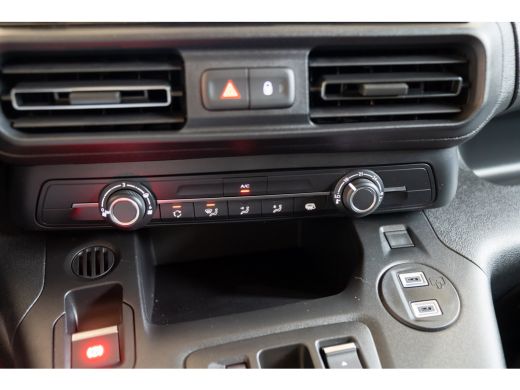 Opel Combo-e 136 L1 50kWh | 8 Jaar Garantie | Camera | Parkeersensoren | Apple Carplay & Android Auto | Laadru... ActivLease financial lease