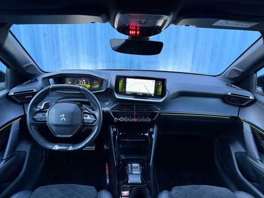 Peugeot 208 1.2 PureTech GT Pack Alcantara bekleding | Panoramadak | Adeptieve cruise control | Achteruitrijc... ActivLease financial lease