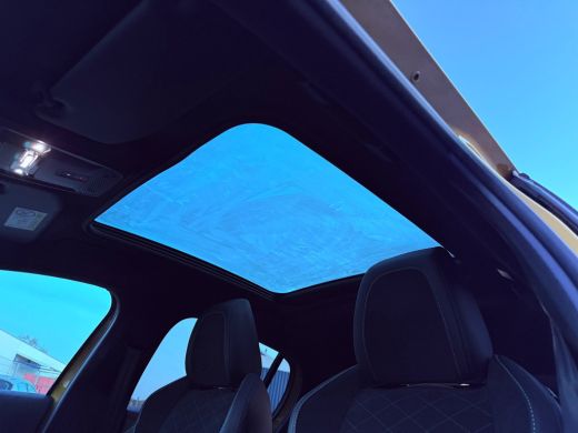 Peugeot 208 1.2 PureTech GT Pack Alcantara bekleding | Panoramadak | Adeptieve cruise control | Achteruitrijc... ActivLease financial lease