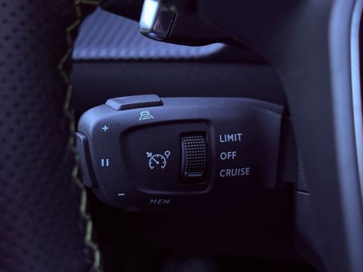 Peugeot 208 1.2 PureTech GT Pack Alcantara bekleding | Panoramadak | Adeptieve cruise control | Achteruitrijc... ActivLease financial lease