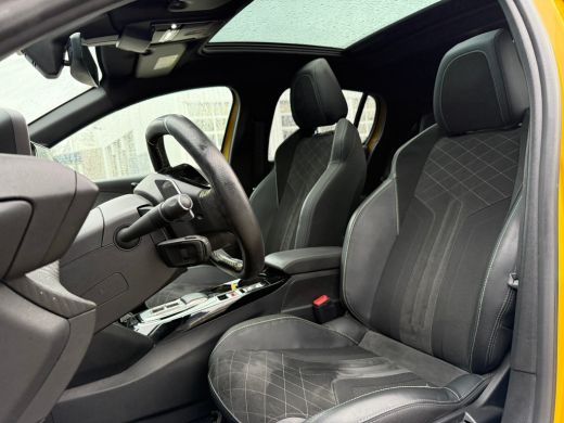 Peugeot 208 1.2 PureTech GT Pack Panoramadak | Adeptieve cruise control | Achteruitrijcamera | Keyless entry ... ActivLease financial lease