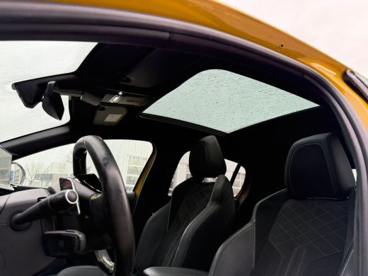 Peugeot 208 1.2 PureTech GT Pack Panoramadak | Adeptieve cruise control | Achteruitrijcamera | Keyless entry ... ActivLease financial lease