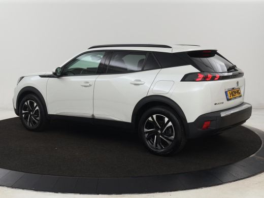 Peugeot e-2008 EV Allure 50 kWh | 3 Fase | Panoramadak | Adaptive cruise | Keyless | Camera | Carplay | Half led... ActivLease financial lease