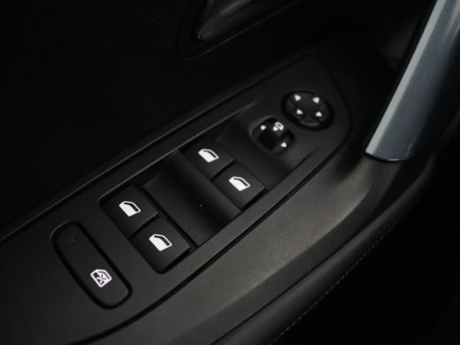 Peugeot e-2008 EV Allure 50 kWh | 3 Fase | Panoramadak | Adaptive cruise | Keyless | Camera | Carplay | Half led... ActivLease financial lease