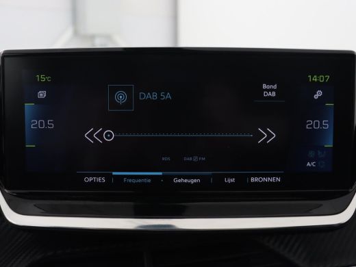 Peugeot e-2008 EV Allure 50 kWh | 3 Fase | Panoramadak | Adaptive cruise | Keyless | Camera | Carplay | Half led... ActivLease financial lease