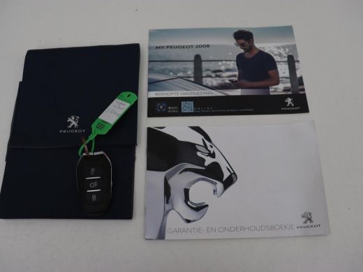 Peugeot e-2008 EV Allure 50 kWh | 3 Fase | Panoramadak | Adaptive cruise | Keyless | Camera | Carplay | Half led... ActivLease financial lease