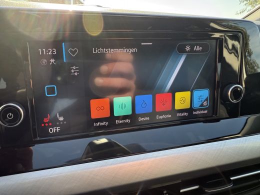 Volkswagen Golf 1.5 TSI Life Panoramadak, 18''Lmv, Winterpakket ActivLease financial lease