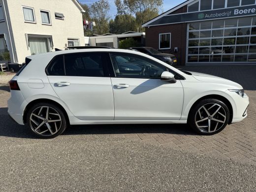 Volkswagen Golf 1.5 TSI Life Panoramadak, 18''Lmv, Winterpakket ActivLease financial lease