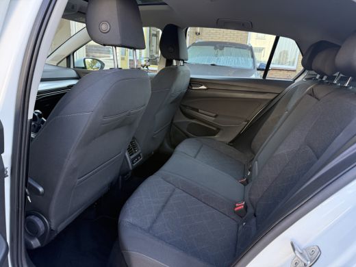 Volkswagen Golf 1.5 TSI Life Panoramadak, 18''Lmv, Winterpakket ActivLease financial lease