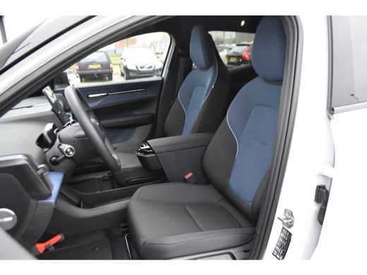 Volvo  EX30 Single Motor Extended Range Plus 69 kWh | BLIS | Achteruitrijcamera | Harman Kardon | ActivLease financial lease