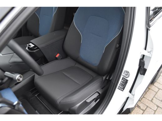 Volvo  EX30 Single Motor Extended Range Plus 69 kWh | BLIS | Achteruitrijcamera | Harman Kardon | ActivLease financial lease